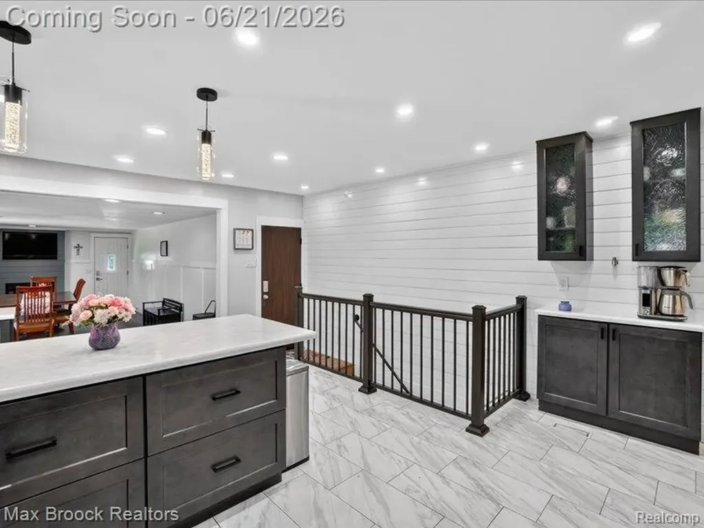 26159 Meadowview Drive Farmington Hills City MI 48331