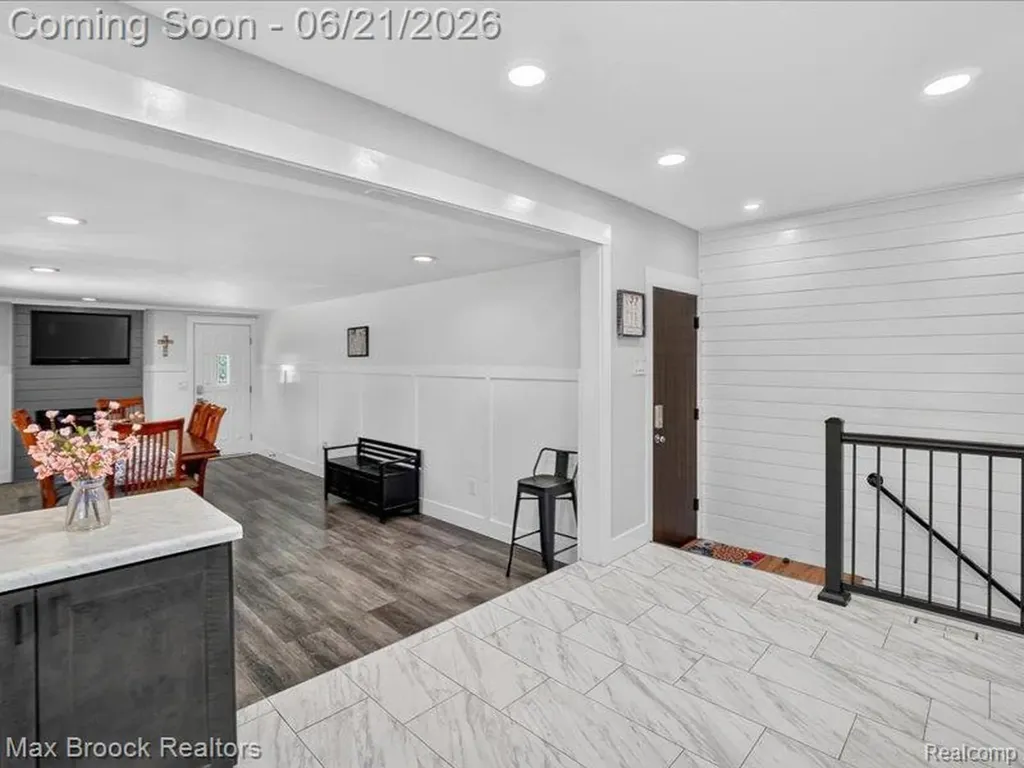 26159 Meadowview Drive Farmington Hills City MI 48331