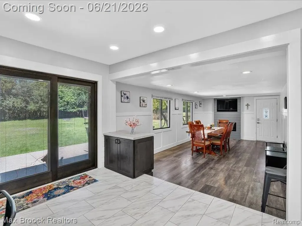 26159 Meadowview Drive Farmington Hills City MI 48331