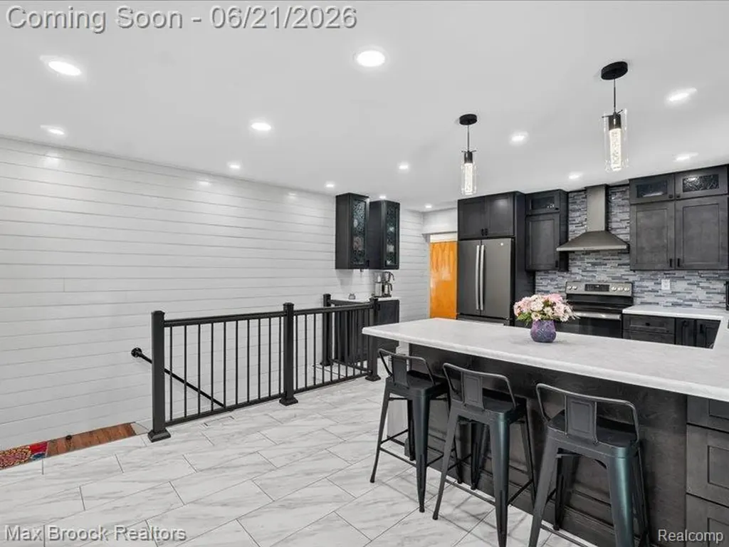 26159 Meadowview Drive Farmington Hills City MI 48331