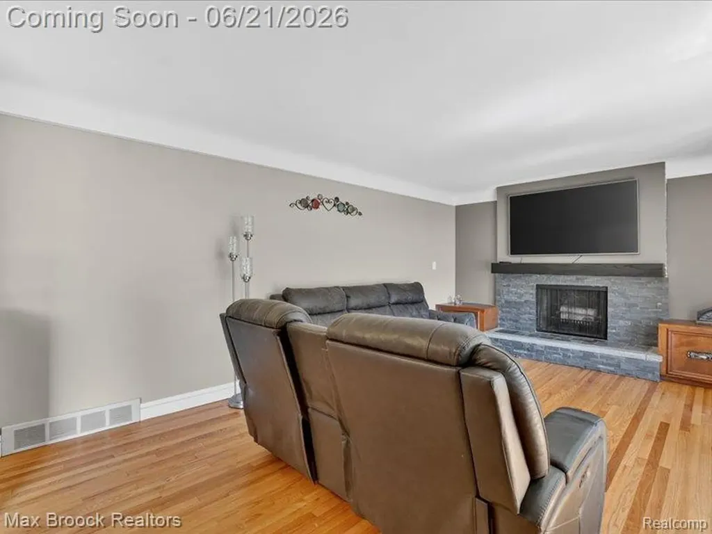 26159 Meadowview Drive Farmington Hills City MI 48331