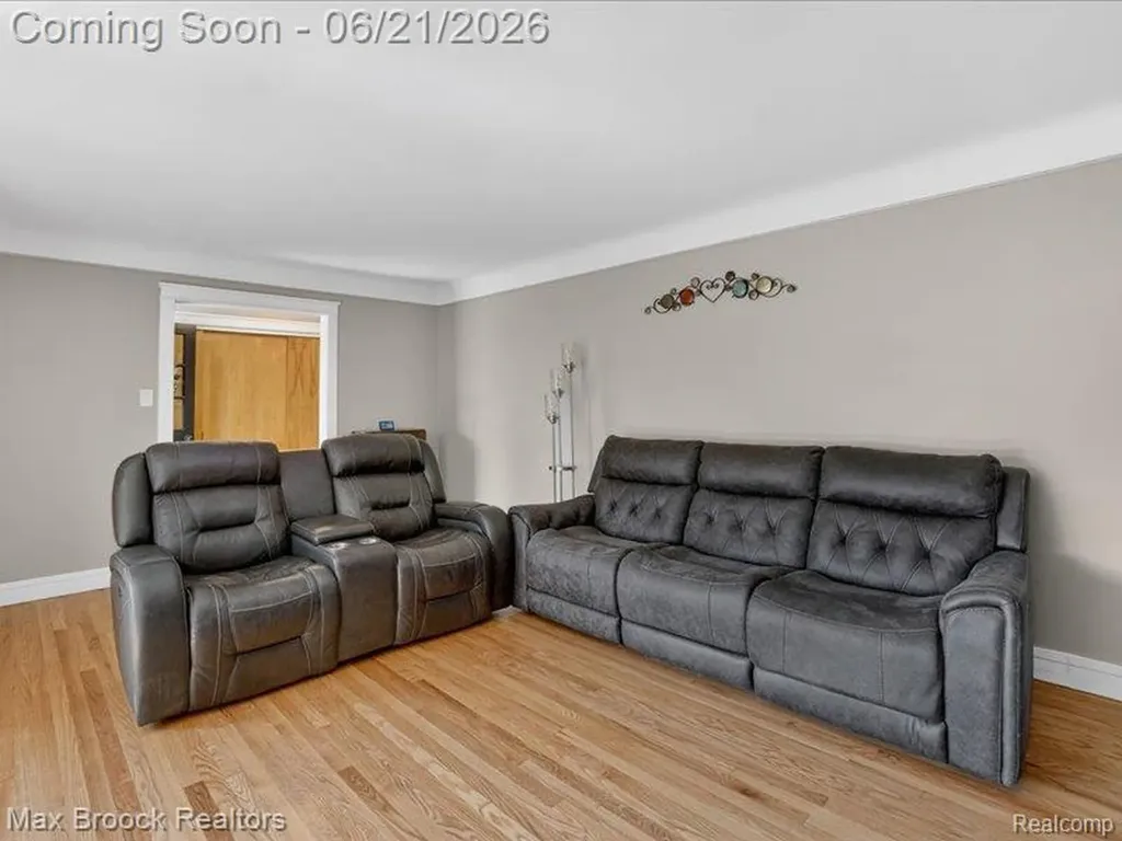 26159 Meadowview Drive Farmington Hills City MI 48331