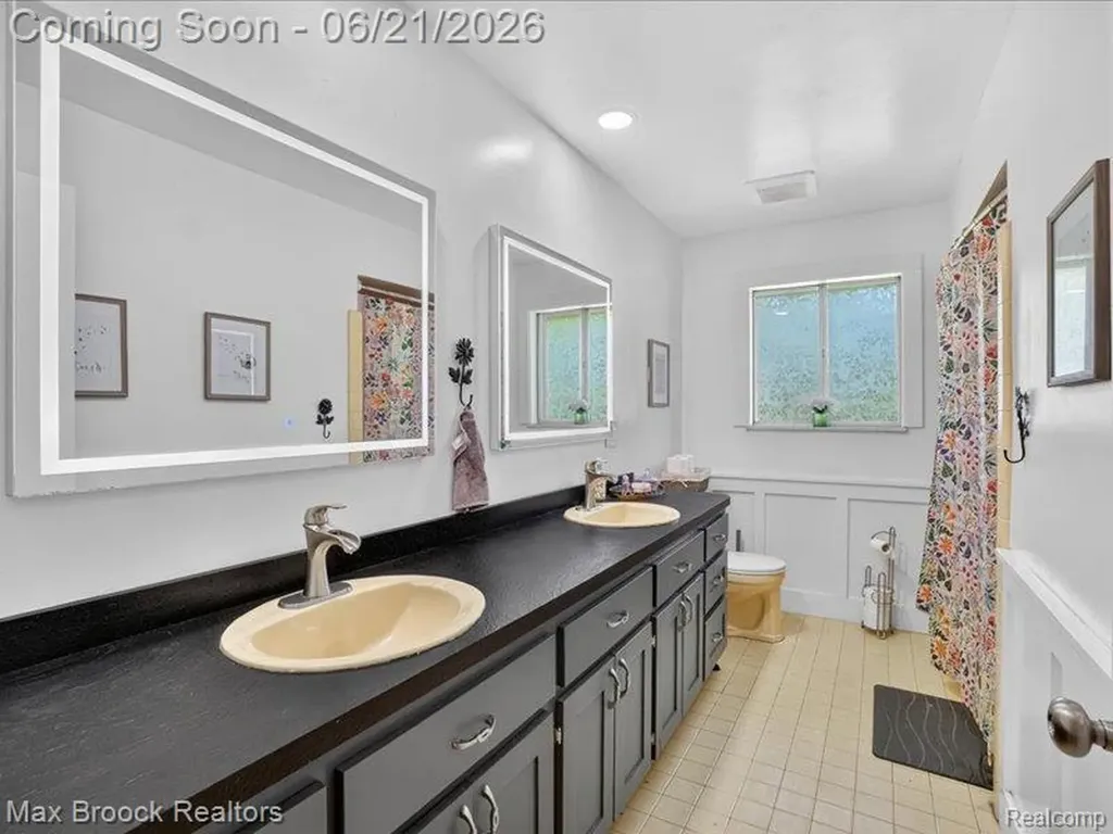 26159 Meadowview Drive Farmington Hills City MI 48331