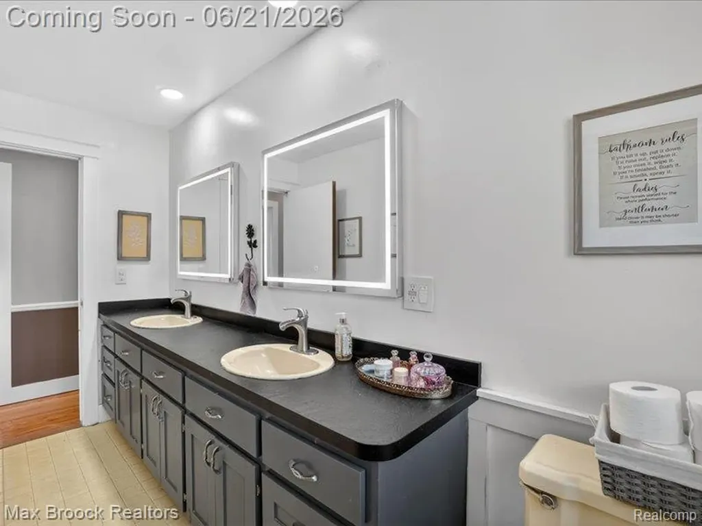 26159 Meadowview Drive Farmington Hills City MI 48331