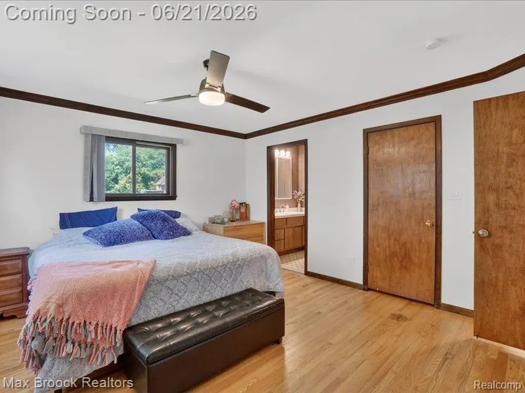 26159 Meadowview Drive Farmington Hills City MI 48331