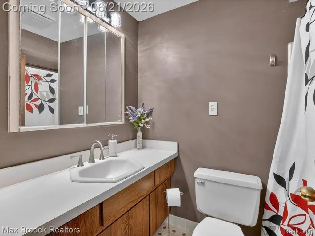26159 Meadowview Drive Farmington Hills City MI 48331
