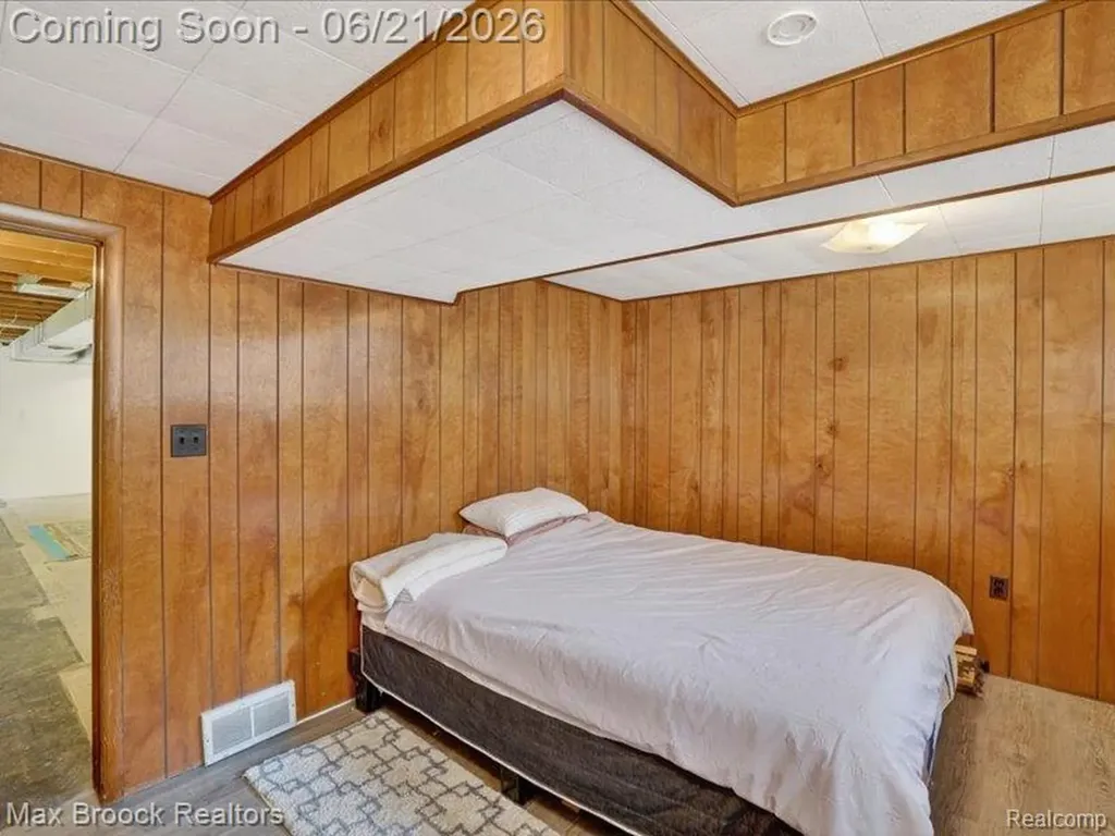 26159 Meadowview Drive Farmington Hills City MI 48331