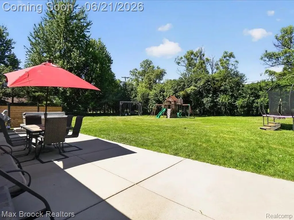 26159 Meadowview Drive Farmington Hills City MI 48331