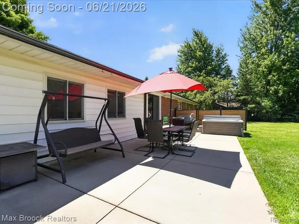 26159 Meadowview Drive Farmington Hills City MI 48331