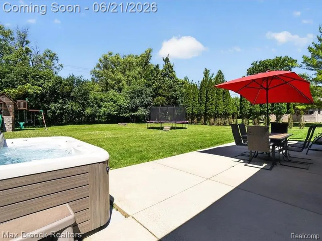 26159 Meadowview Drive Farmington Hills City MI 48331