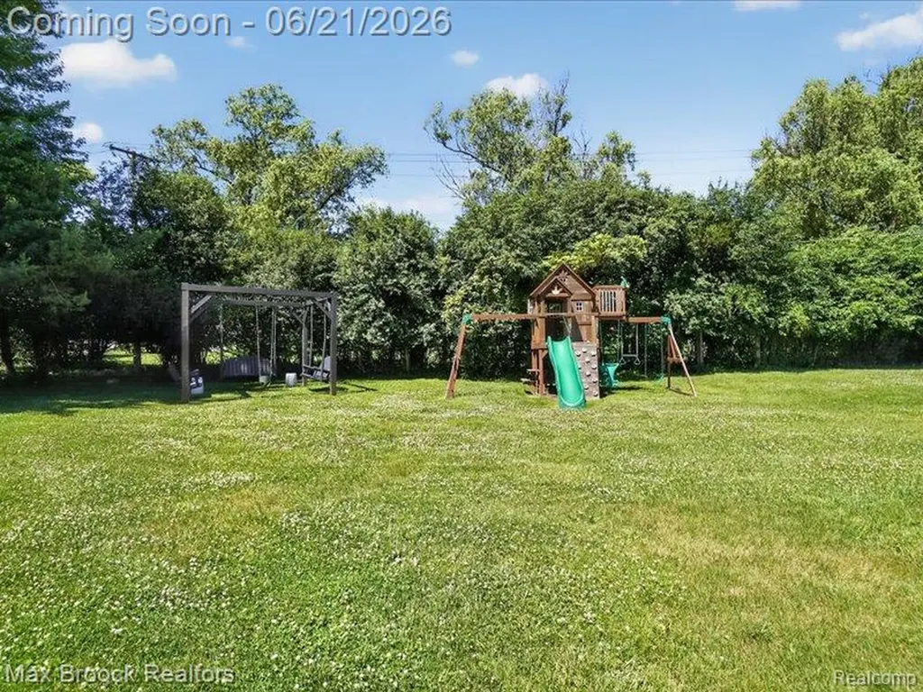 26159 Meadowview Drive Farmington Hills City MI 48331