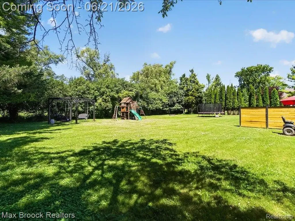26159 Meadowview Drive Farmington Hills City MI 48331