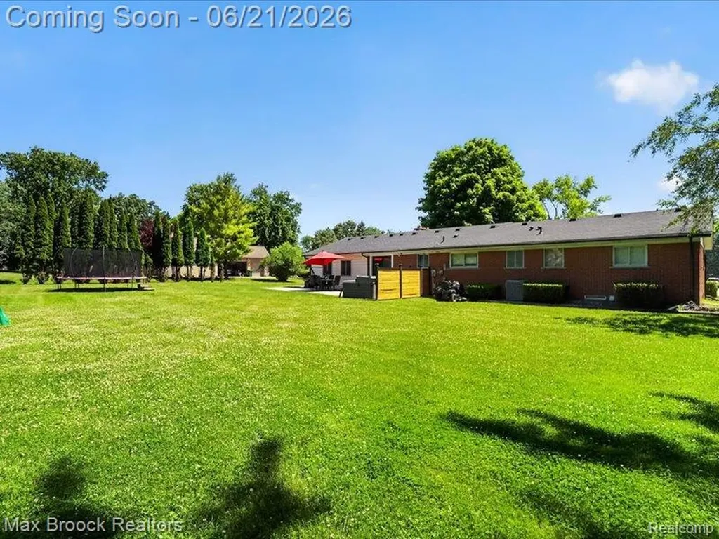 26159 Meadowview Drive Farmington Hills City MI 48331