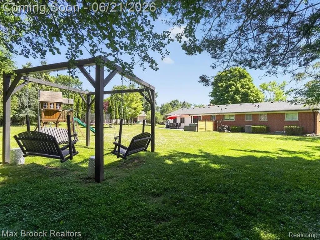 26159 Meadowview Drive Farmington Hills City MI 48331