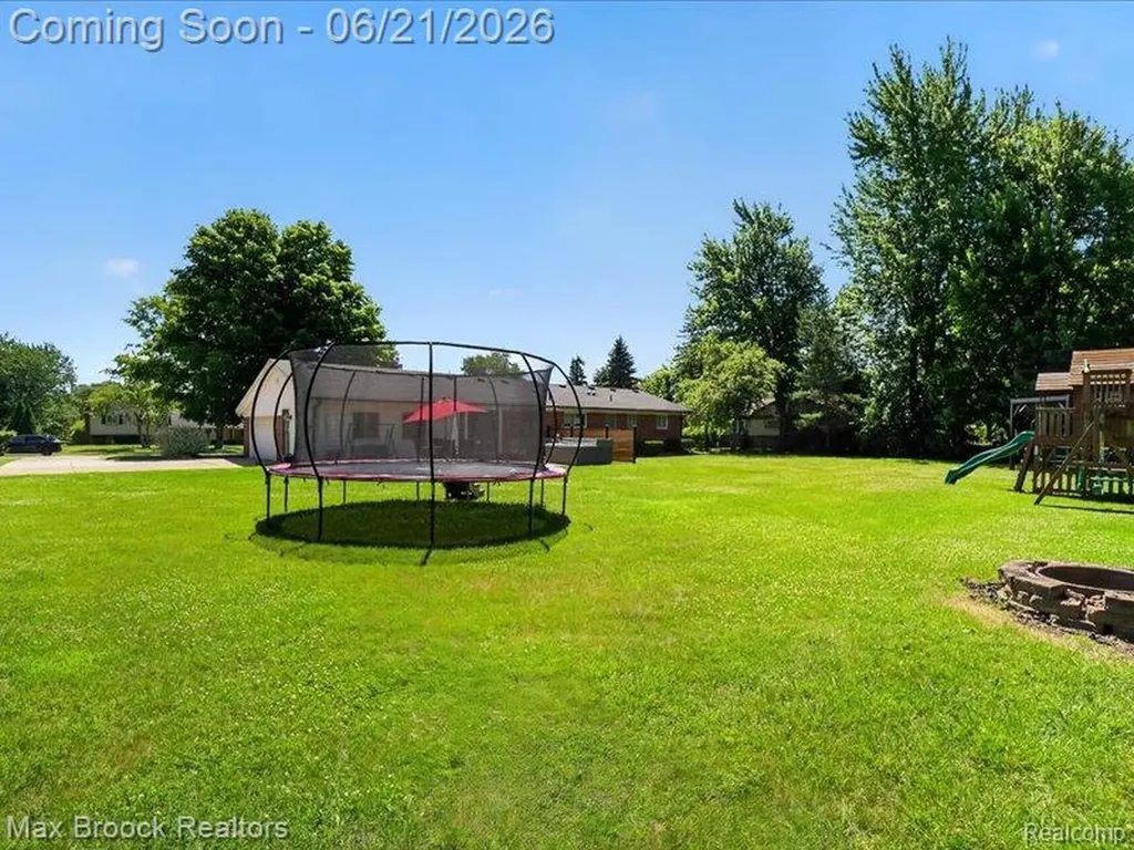 26159 Meadowview Drive Farmington Hills City MI 48331