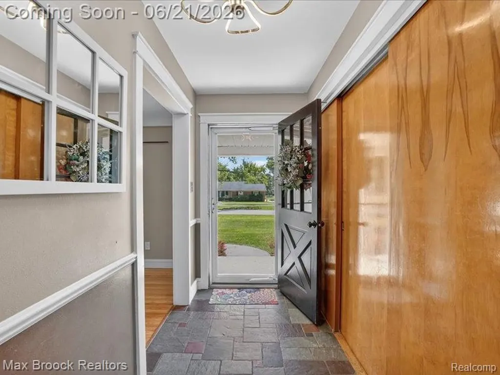 26159 Meadowview Drive Farmington Hills City MI 48331