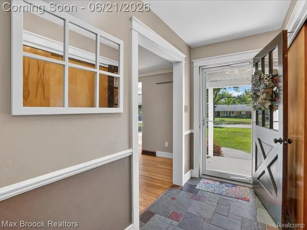 26159 Meadowview Drive Farmington Hills City MI 48331