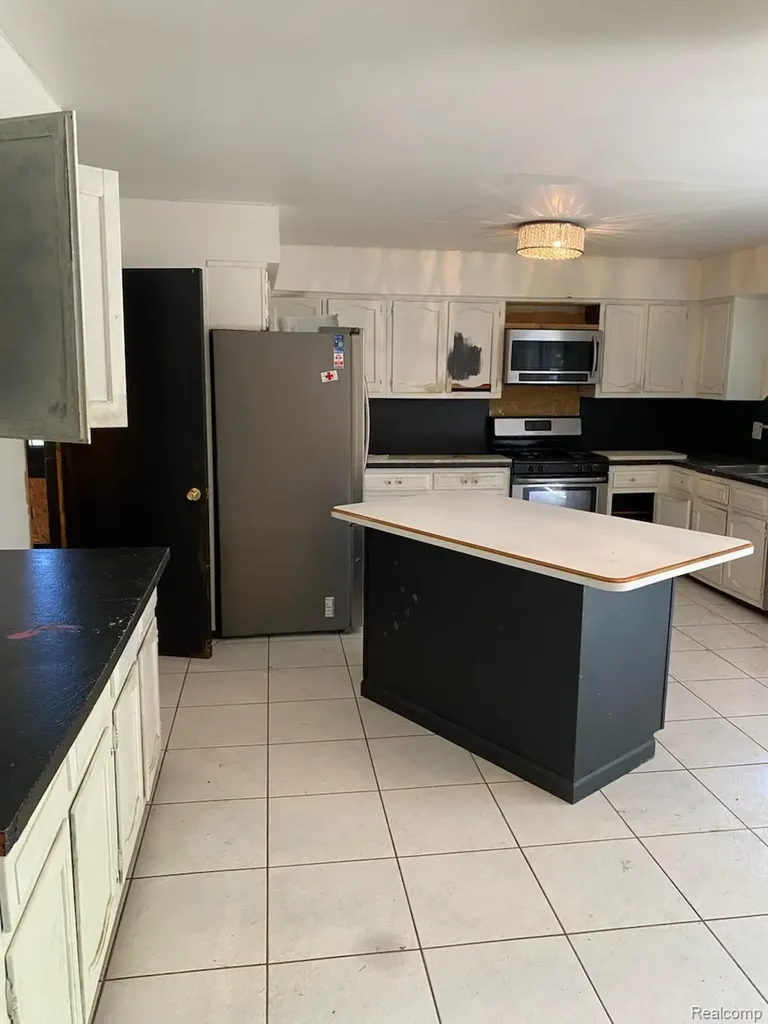 39910 Donahue Drive Clinton Charter Township MI 48038