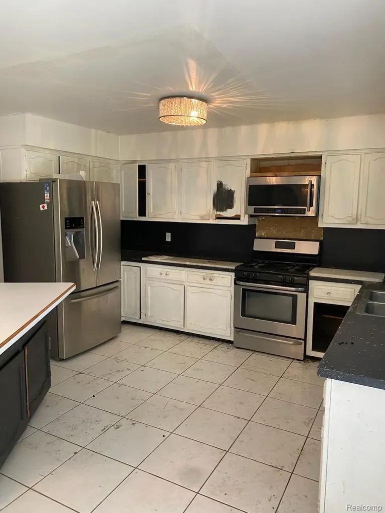 39910 Donahue Drive Clinton Charter Township MI 48038