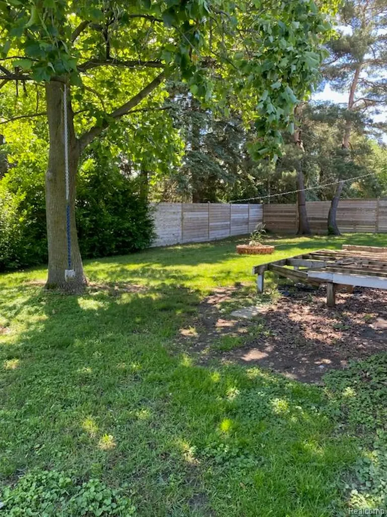 39910 Donahue Drive Clinton Charter Township MI 48038