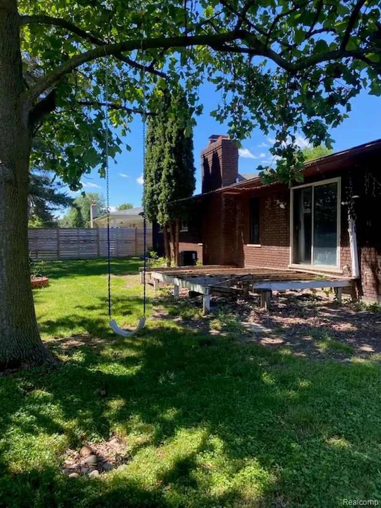 39910 Donahue Drive Clinton Charter Township MI 48038