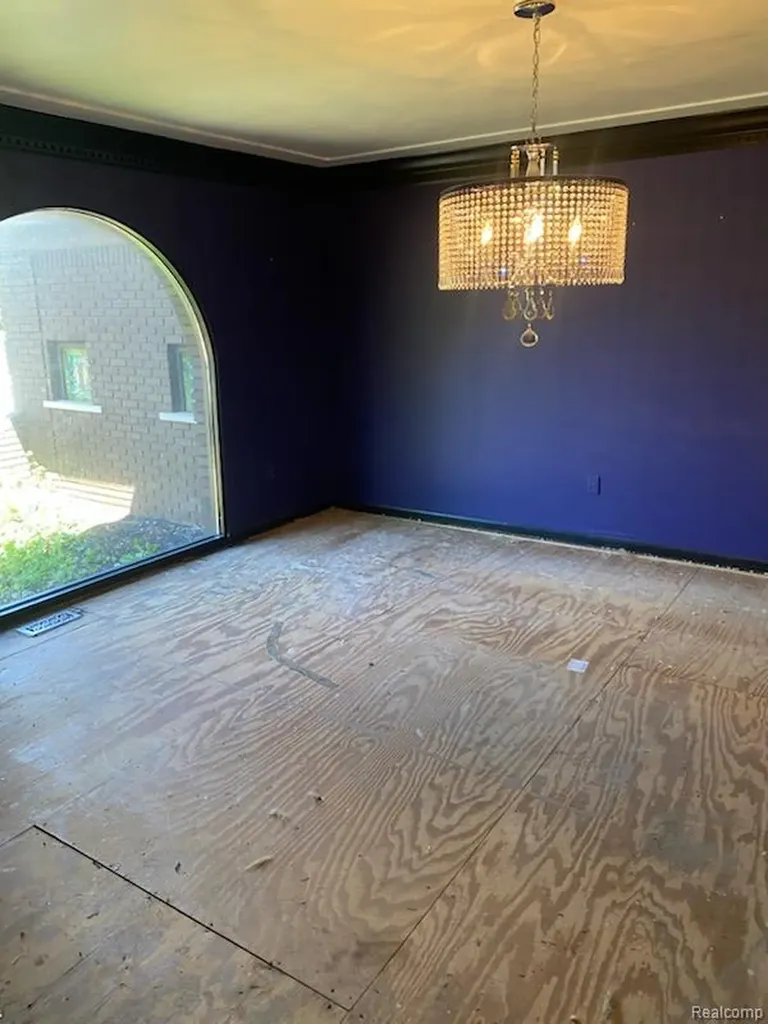 39910 Donahue Drive Clinton Charter Township MI 48038