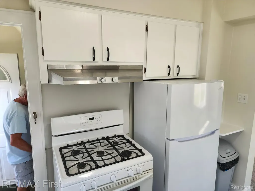 995 Lakeview Street Waterford Charter Township MI 48328