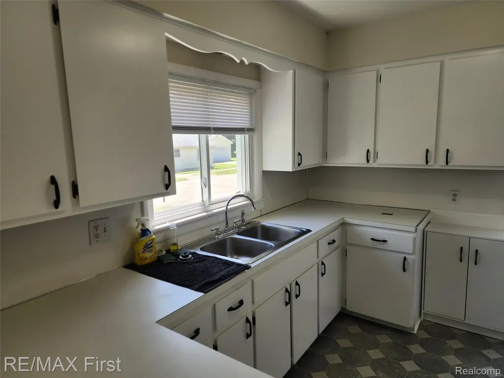 995 Lakeview Street Waterford Charter Township MI 48328