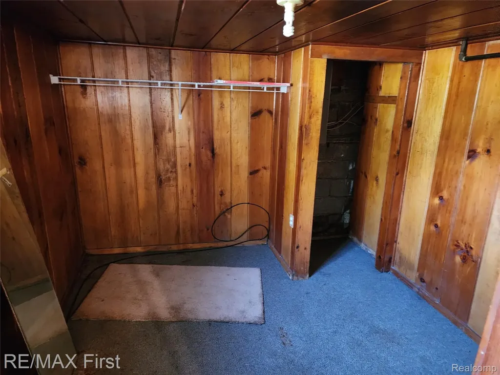 995 Lakeview Street Waterford Charter Township MI 48328