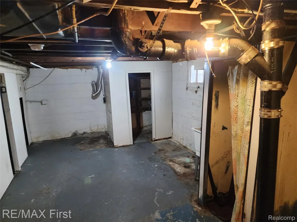 995 Lakeview Street Waterford Charter Township MI 48328