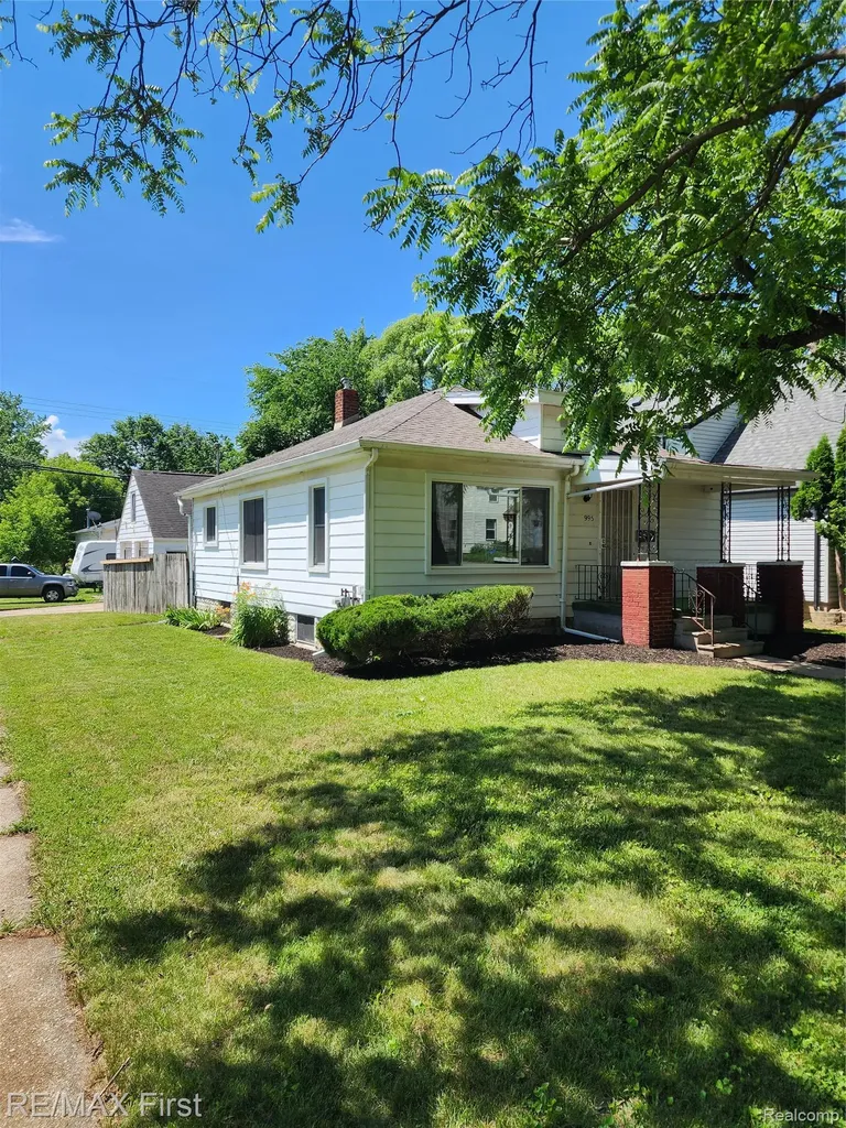 995 Lakeview Street Waterford Charter Township MI 48328