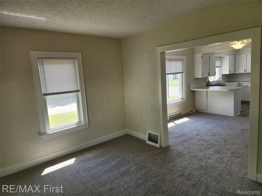 995 Lakeview Street Waterford Charter Township MI 48328