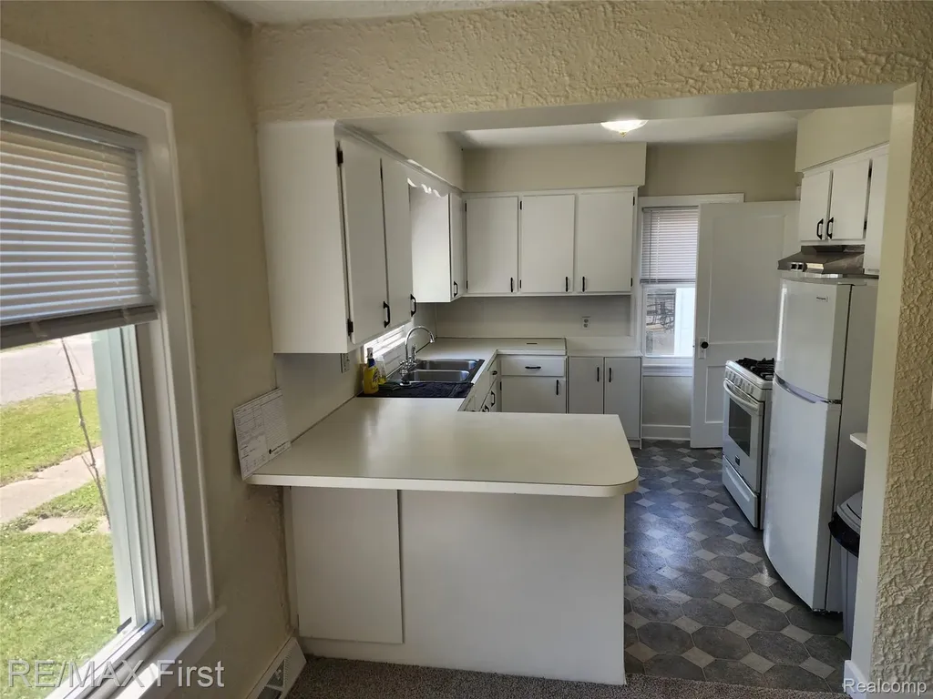 995 Lakeview Street Waterford Charter Township MI 48328