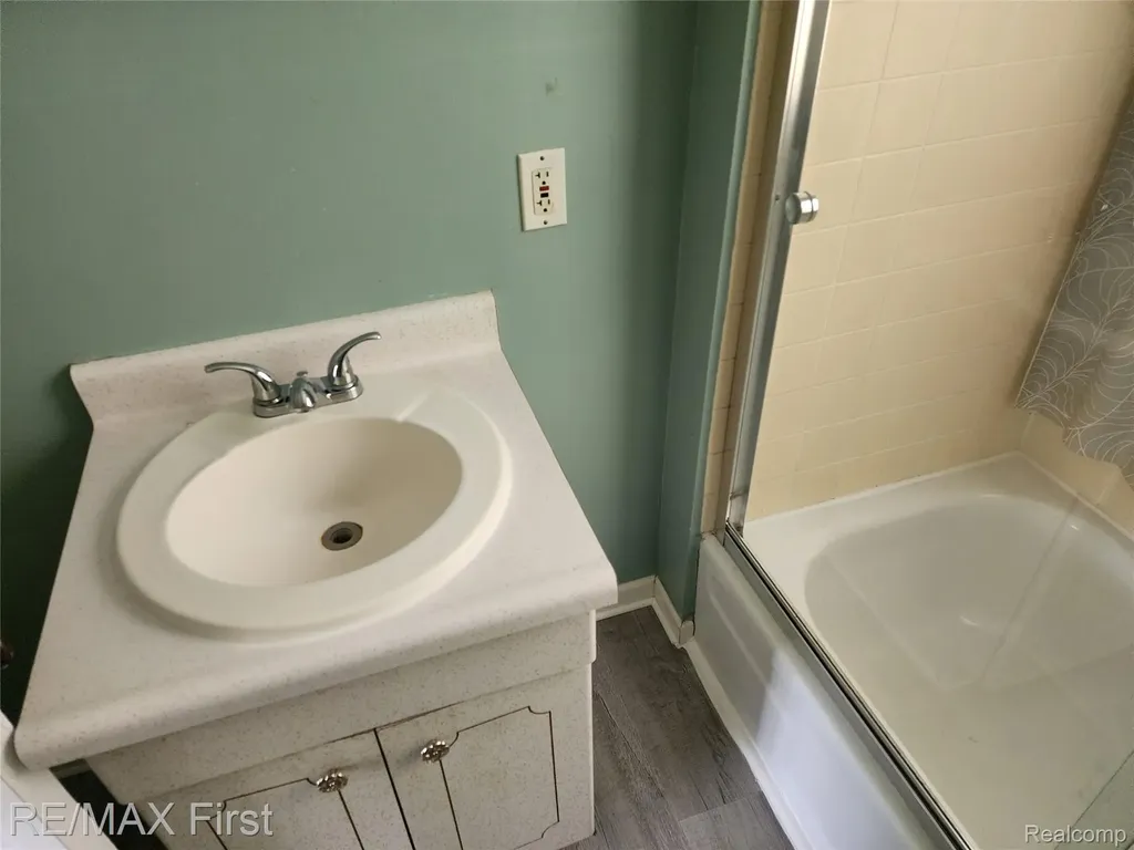 995 Lakeview Street Waterford Charter Township MI 48328