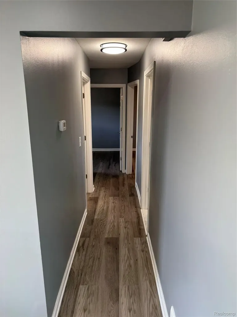 32246 Oakview Drive Warren City MI 48092