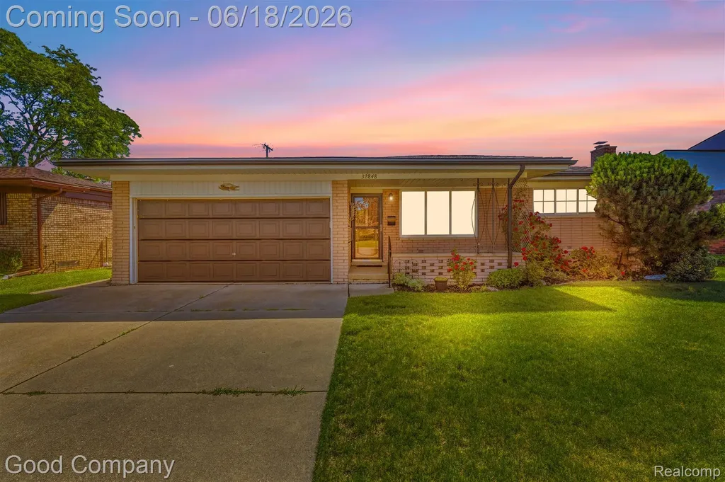 32848 Rugby Drive Warren City MI 48088