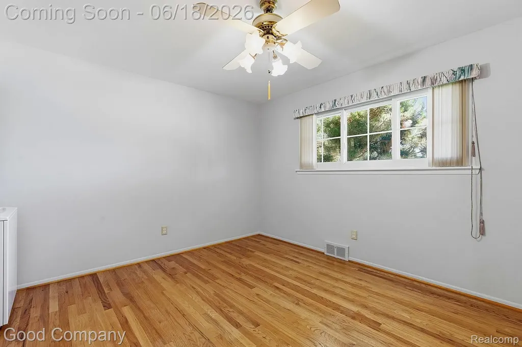 32848 Rugby Drive Warren City MI 48088