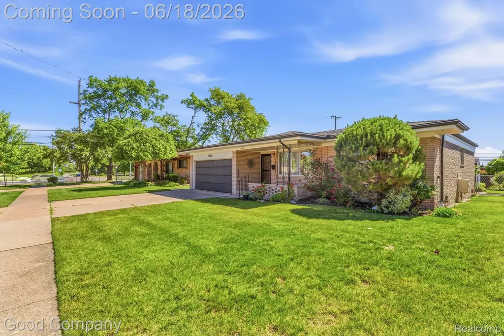 32848 Rugby Drive Warren City MI 48088
