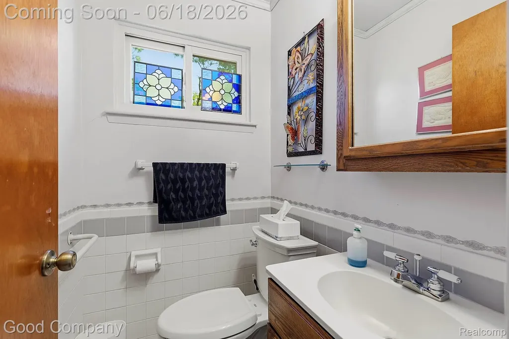 32848 Rugby Drive Warren City MI 48088