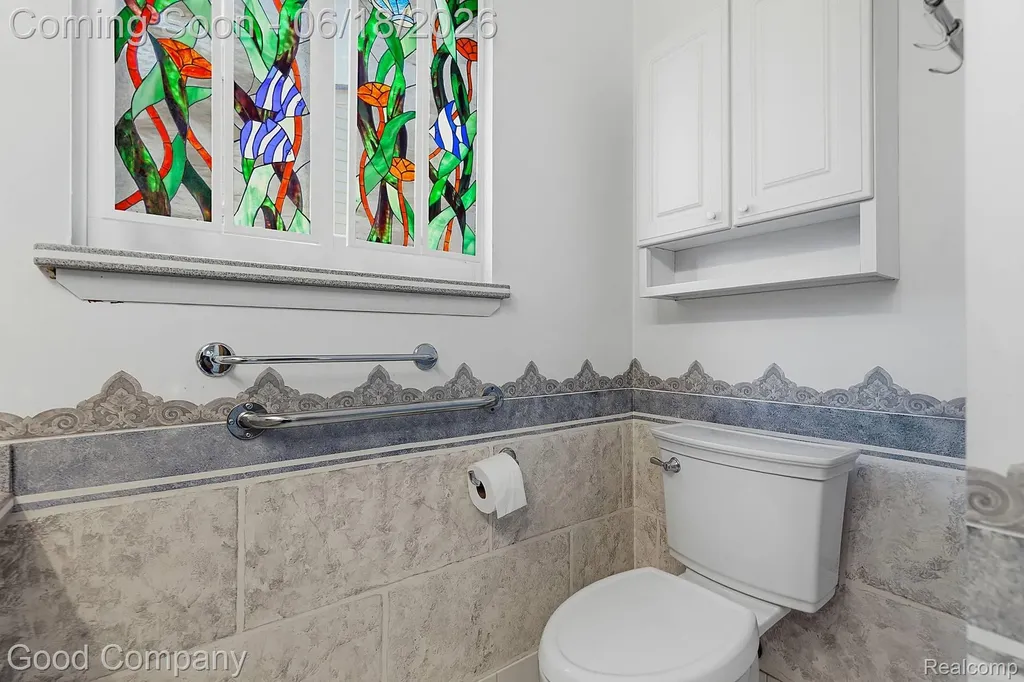 32848 Rugby Drive Warren City MI 48088