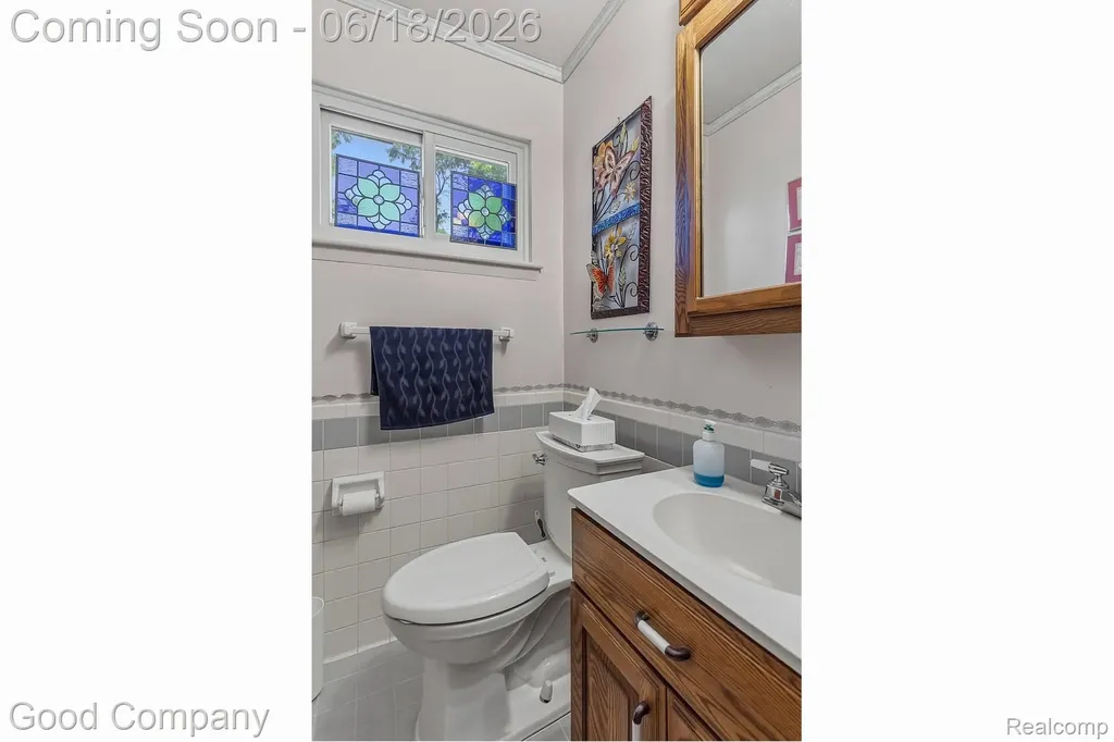 32848 Rugby Drive Warren City MI 48088