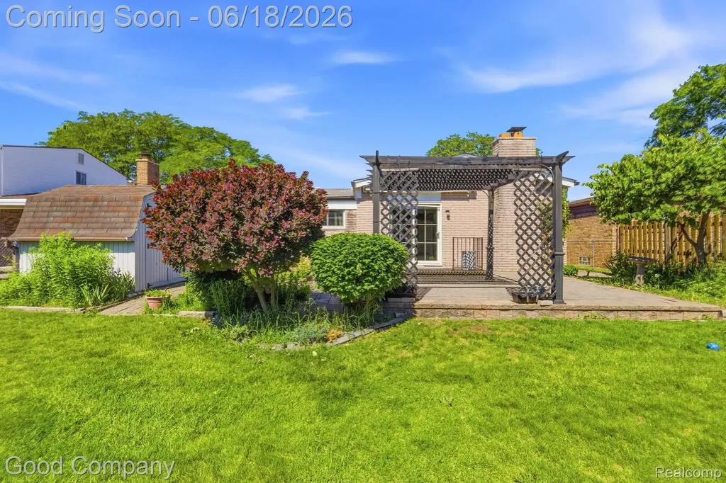 32848 Rugby Drive Warren City MI 48088