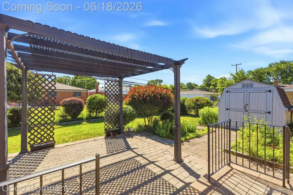 32848 Rugby Drive Warren City MI 48088