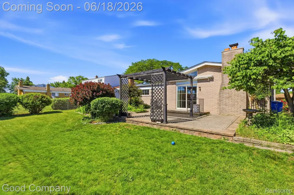 32848 Rugby Drive Warren City MI 48088
