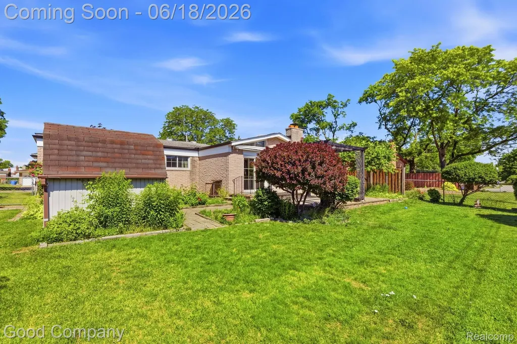 32848 Rugby Drive Warren City MI 48088