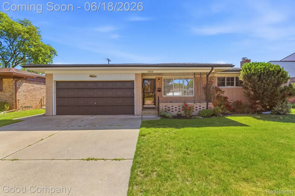 32848 Rugby Drive Warren City MI 48088