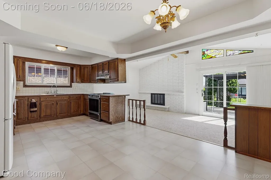 32848 Rugby Drive Warren City MI 48088