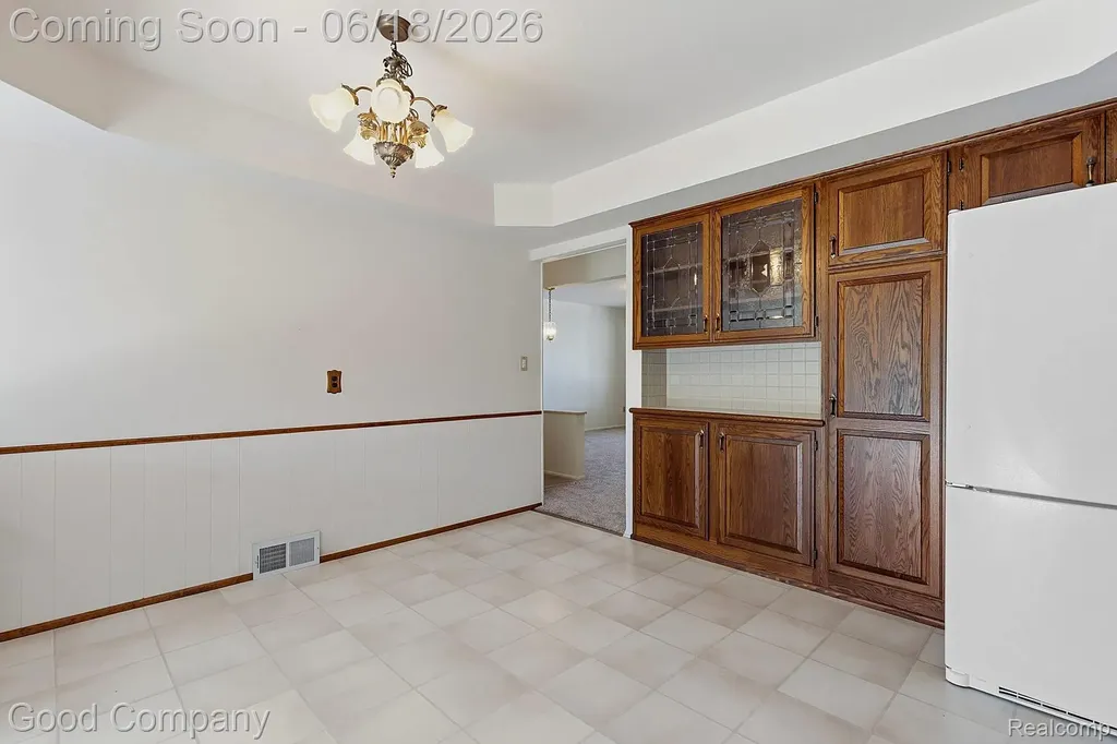 32848 Rugby Drive Warren City MI 48088