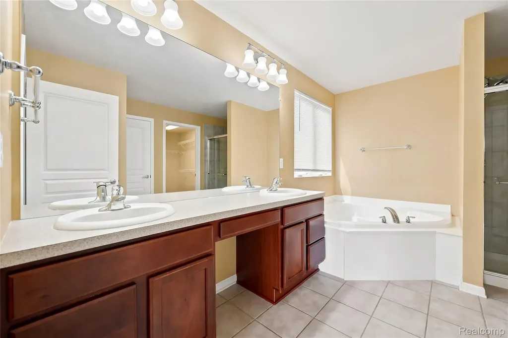 56626 Leeds Lane Macomb Township MI 48042