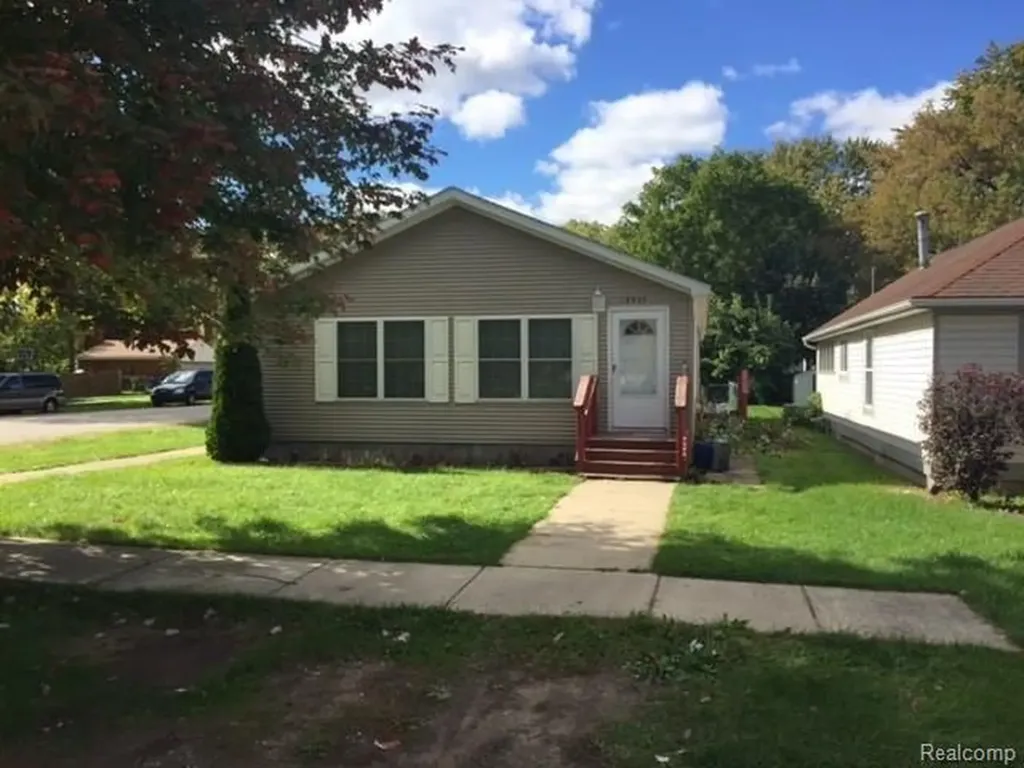 19905 Seminole Redford Charter Township MI 48240